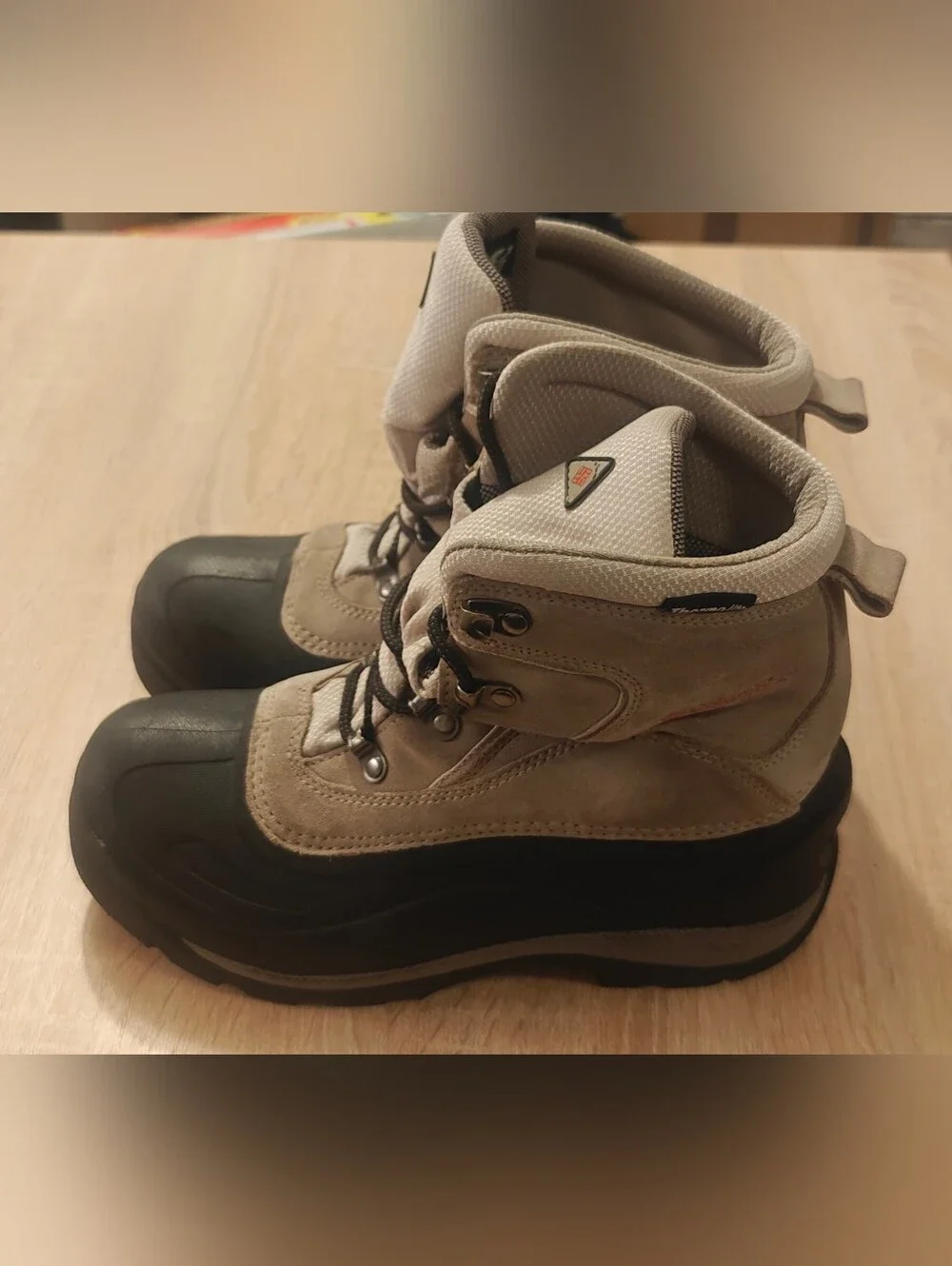 Columbia Boots Women’s 7.5 Water Resistant Thermolite Hiking Ankle
